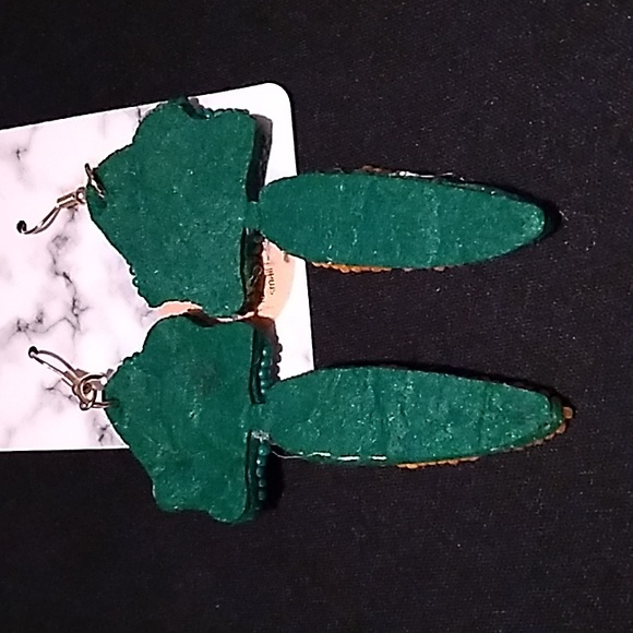 Easter beaded Earrings hypoallergenic carrots green & orange 3 x 1 inch - Picture 4 of 4